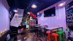 Burlington Square (D7), Retail #486255391
